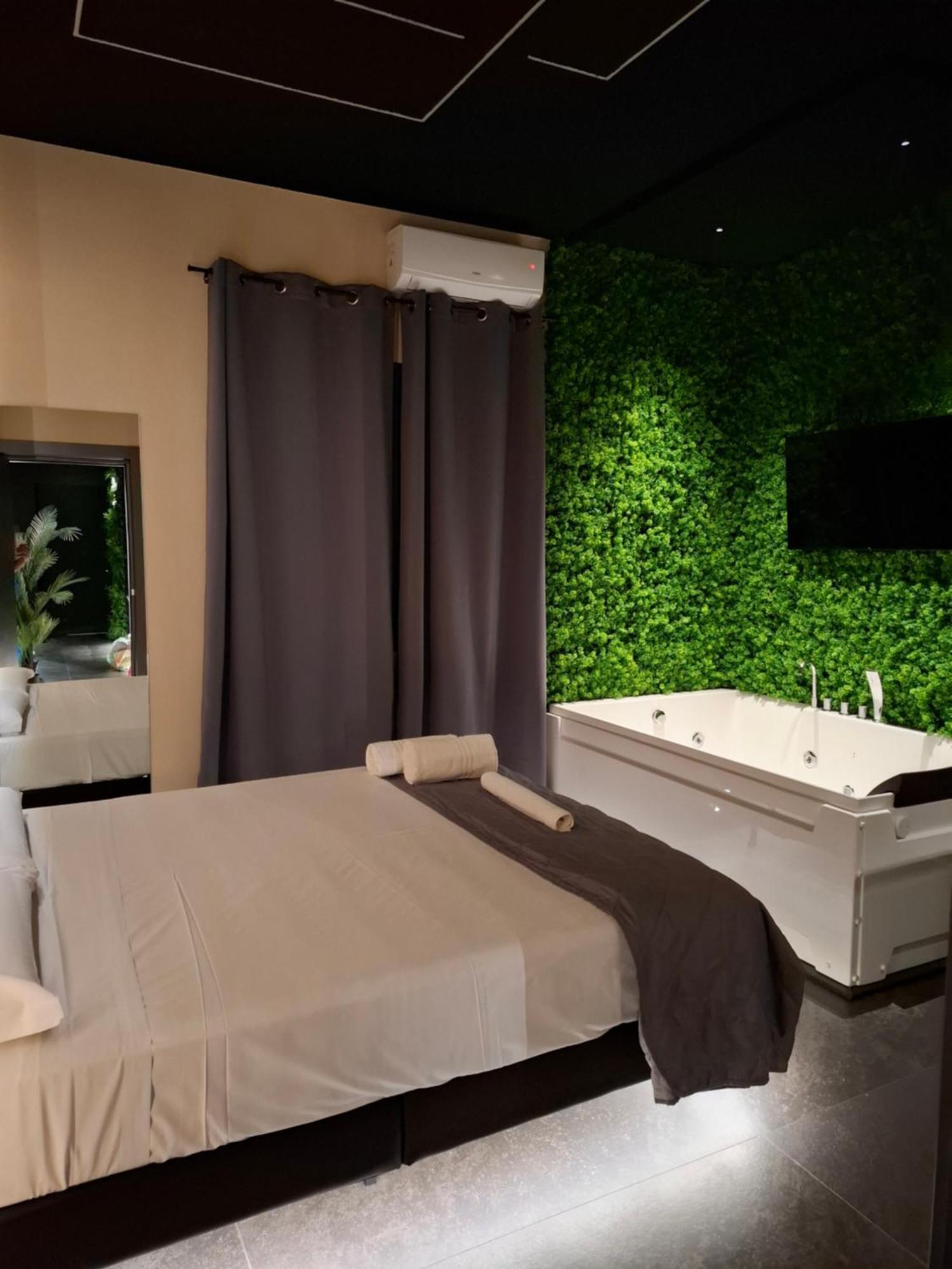 Dark & Light Rooms & Luxury Suites Catania Ngoại thất bức ảnh